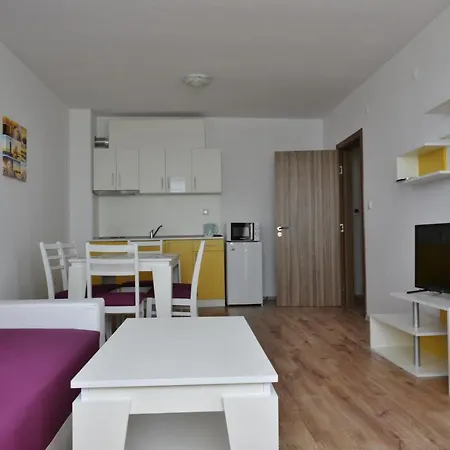 Apartcomplex Chateau דירה