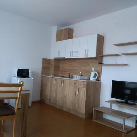Apartcomplex Chateau דירה