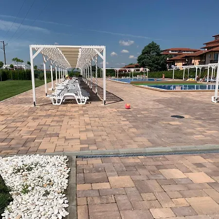 Apartcomplex Chateau 아파트 *