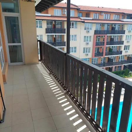 Apartcomplex Chateau Апартаменты